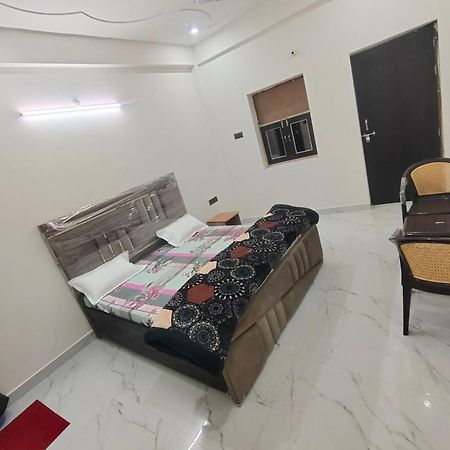 Bhavana Bhawan Hotel Vrindavan Ngoại thất bức ảnh