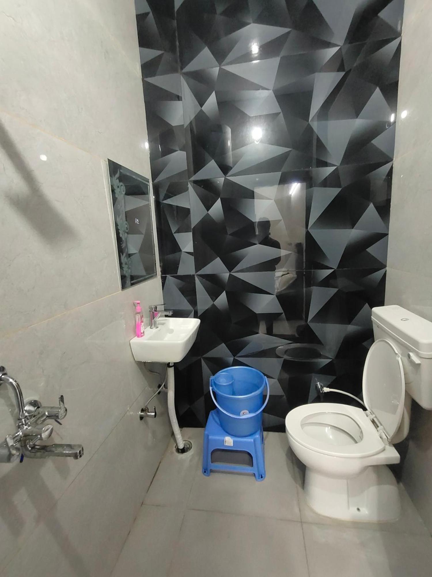 Bhavana Bhawan Hotel Vrindavan Ngoại thất bức ảnh