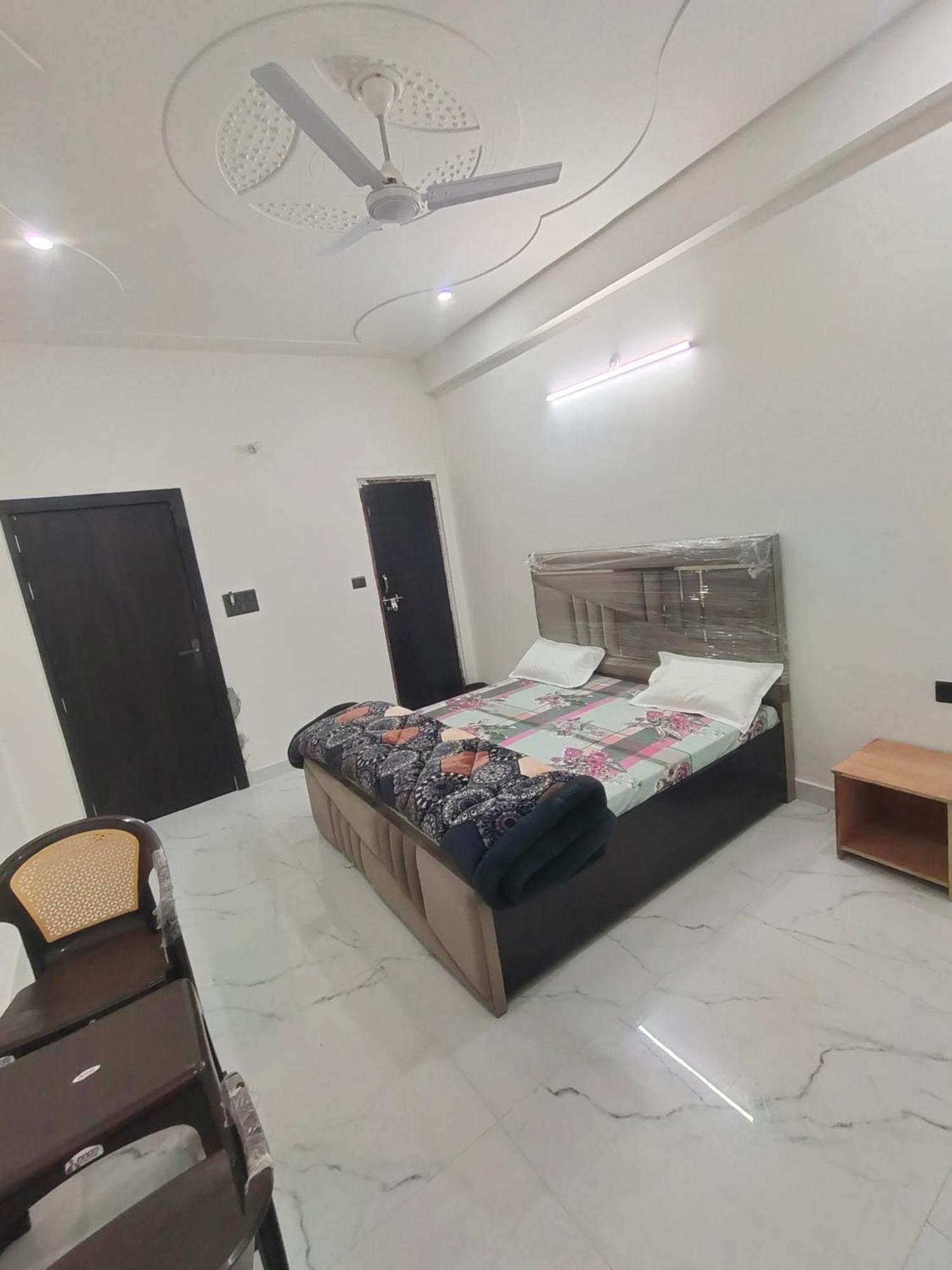 Bhavana Bhawan Hotel Vrindavan Ngoại thất bức ảnh